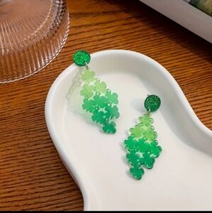 Green Ombre Four Leaf Clover Earrings. NWT